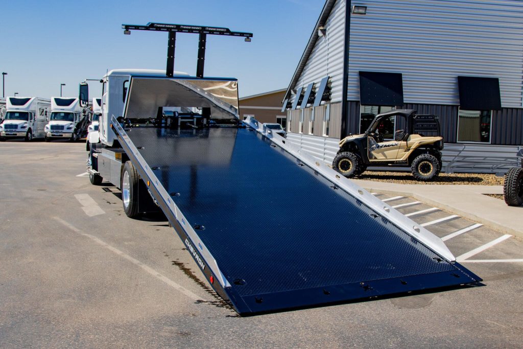 flatbed tow trucks in Minneapolis, Minnesota